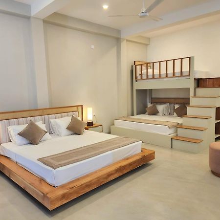 Hotel Blue Note Hikkaduwa Buitenkant foto
